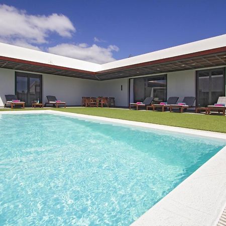 Villa Los Mojones: Luxury Retreat with Heated Pool near Old Town Tias Exterior photo